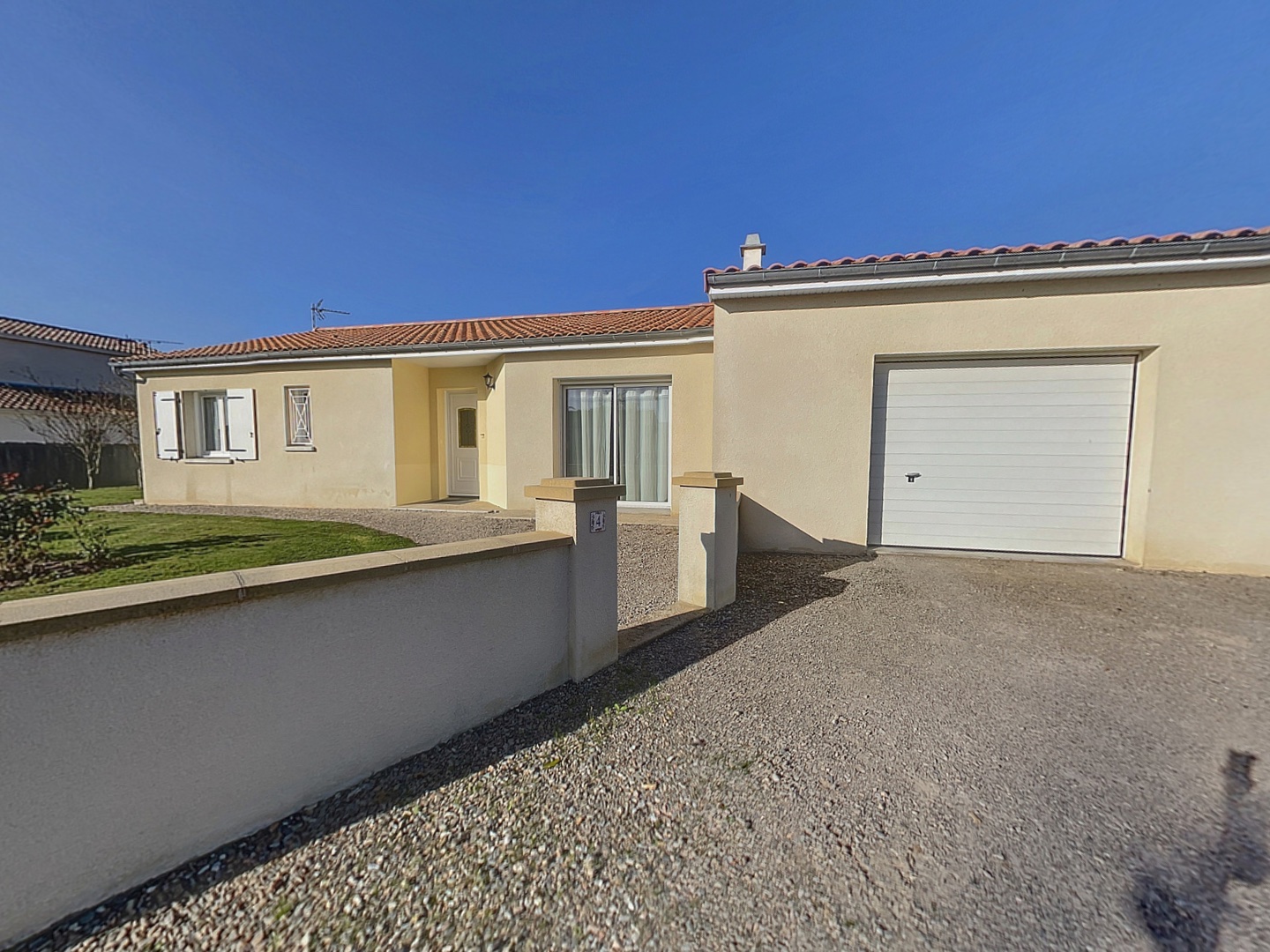 loading blurry tour image