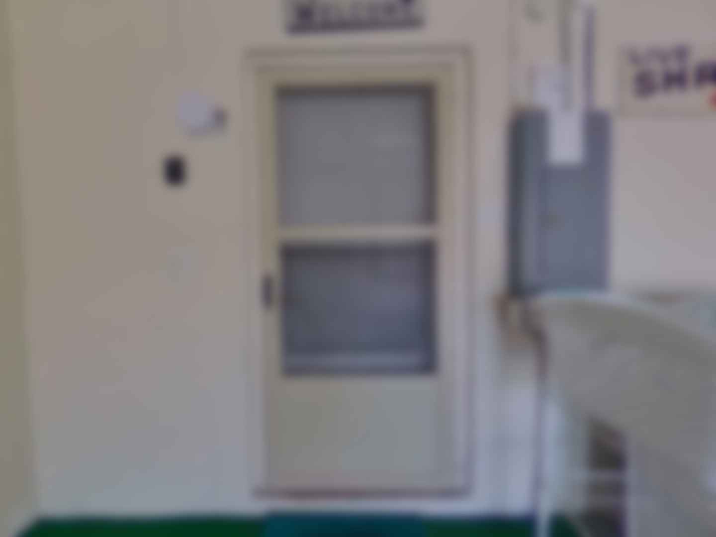 loading blurry tour image