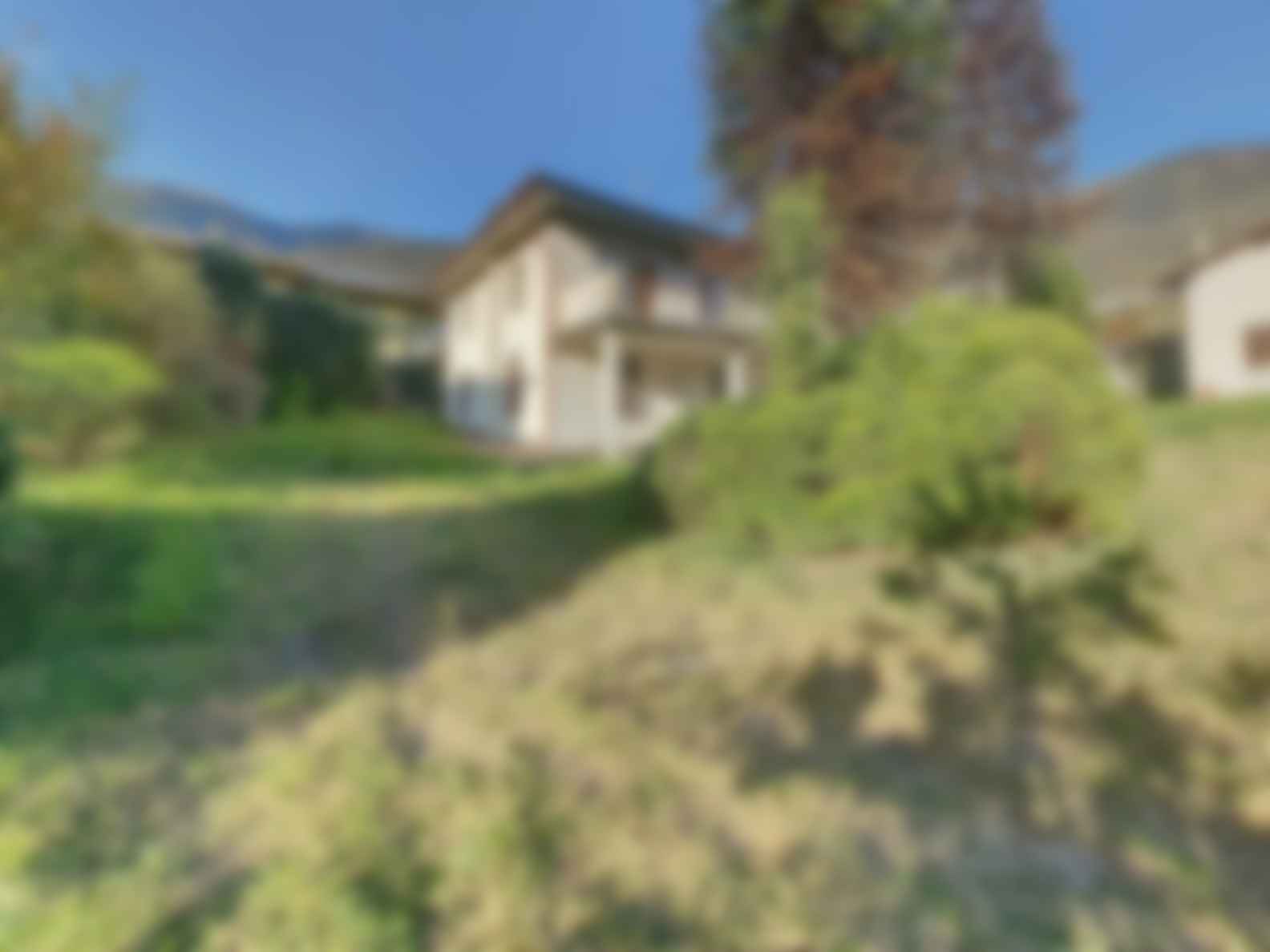 loading blurry tour image