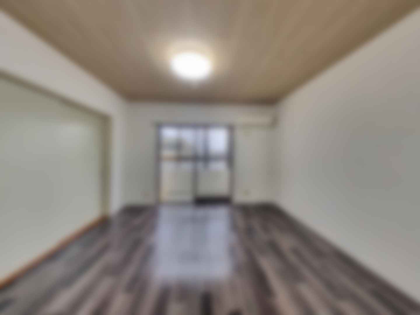 loading blurry tour image